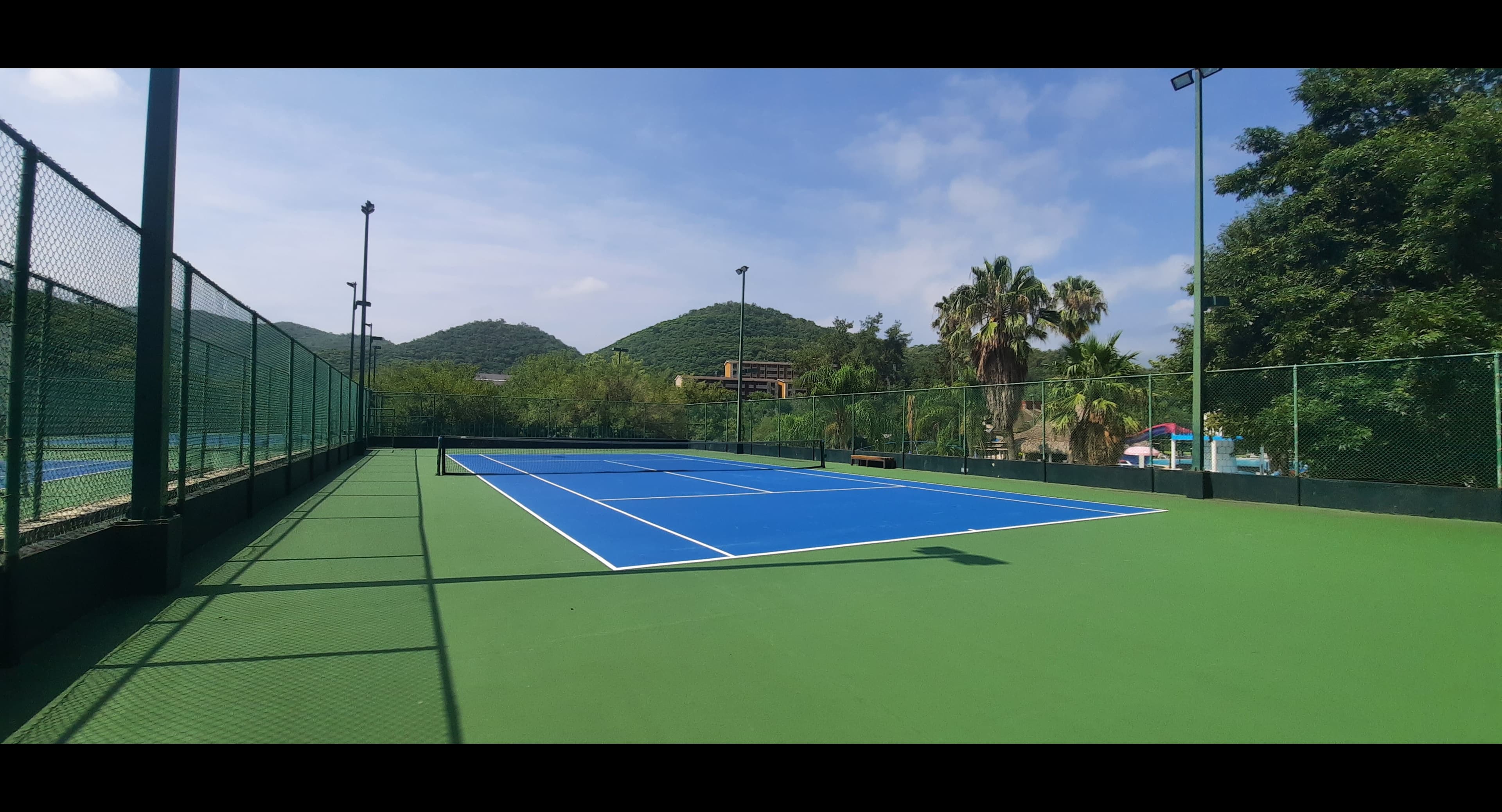 Bahia Escondida Sport Club padel courts