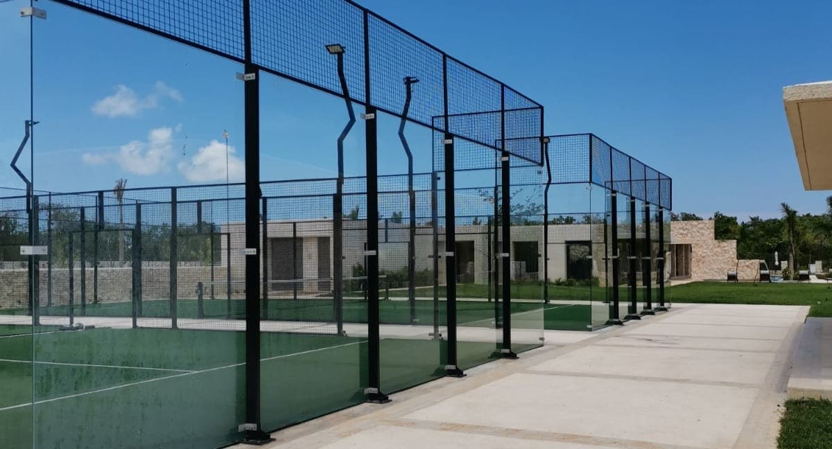LOSANTOS CANCUN padel courts