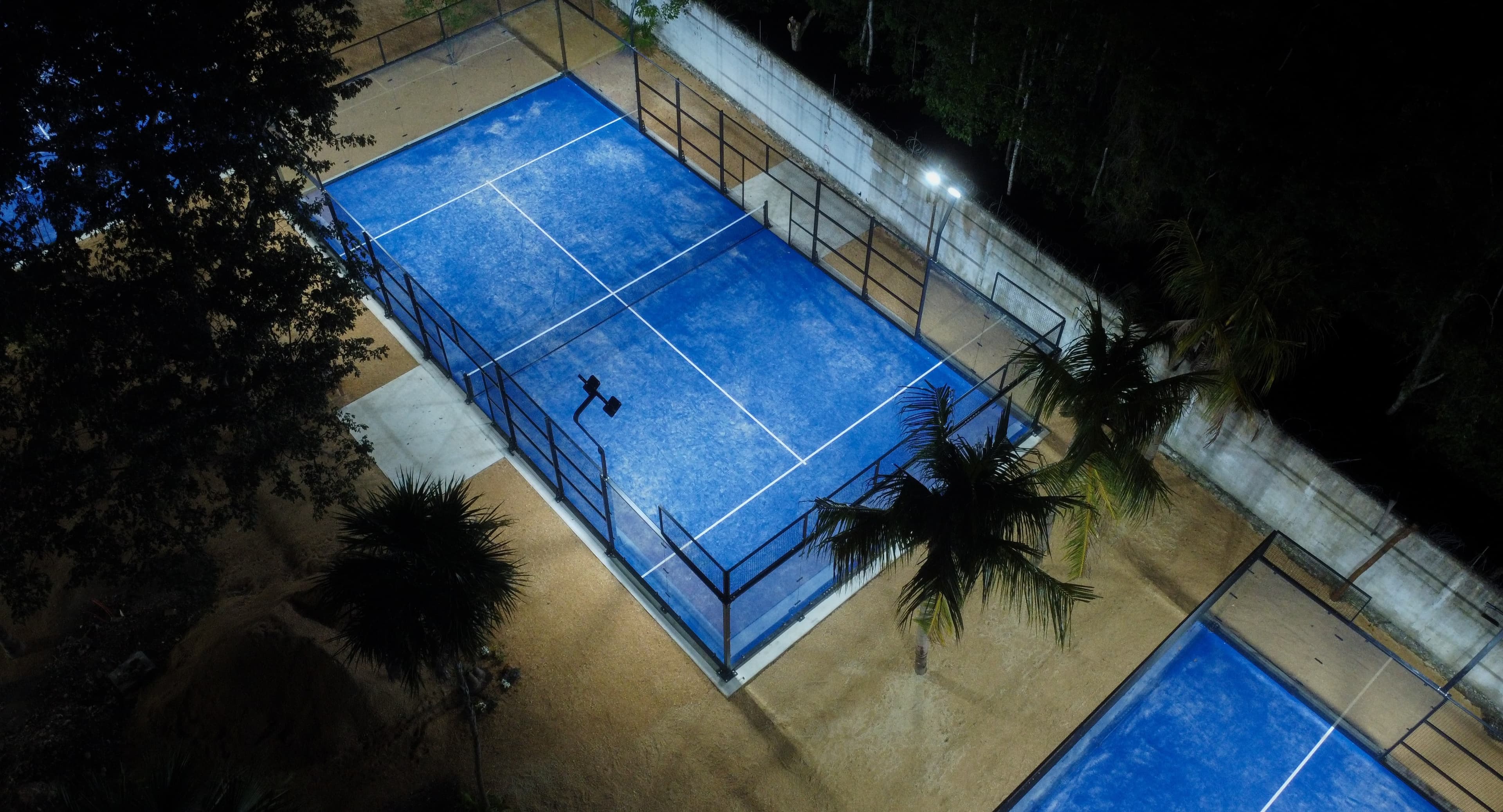 1 1 1 TOP GARDEN padel courts