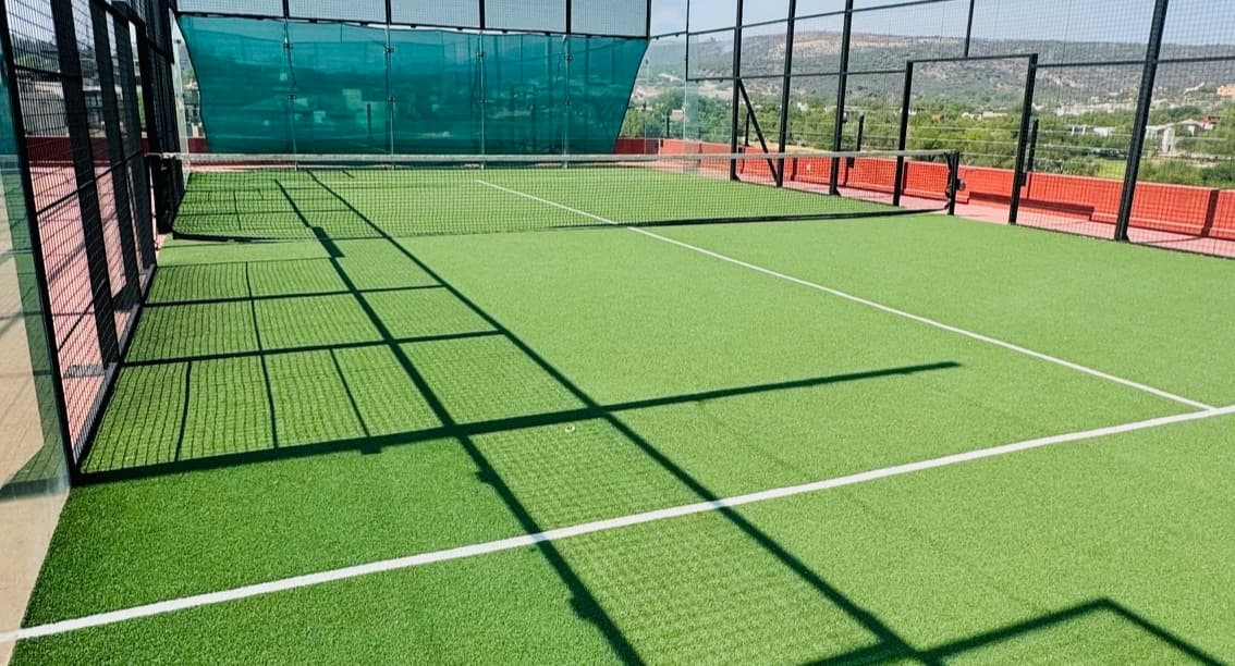 Ventanas de San Miguel padel courts